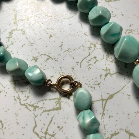 1950s Mint Swirl Beaded Necklace - Picture 4 of 5